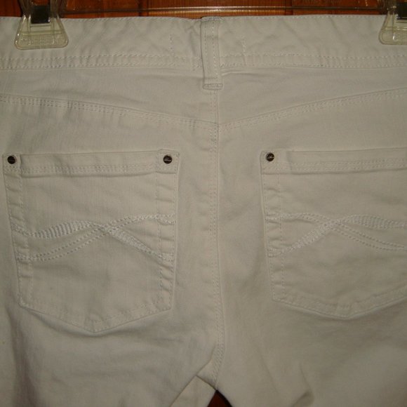 WHite House Black Market White Flair Jeans - Picture 3 of 5